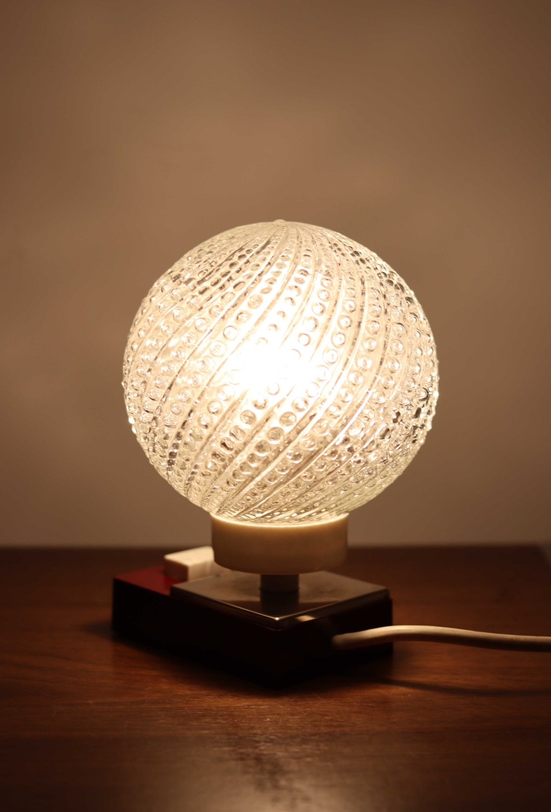 Lampka nocna lata 70 DDR - obrazek 2