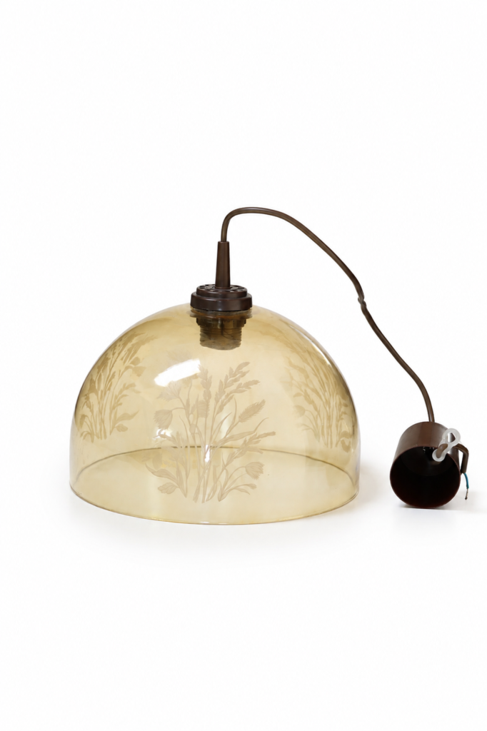 Lampa wisząca ze szklanym kloszem