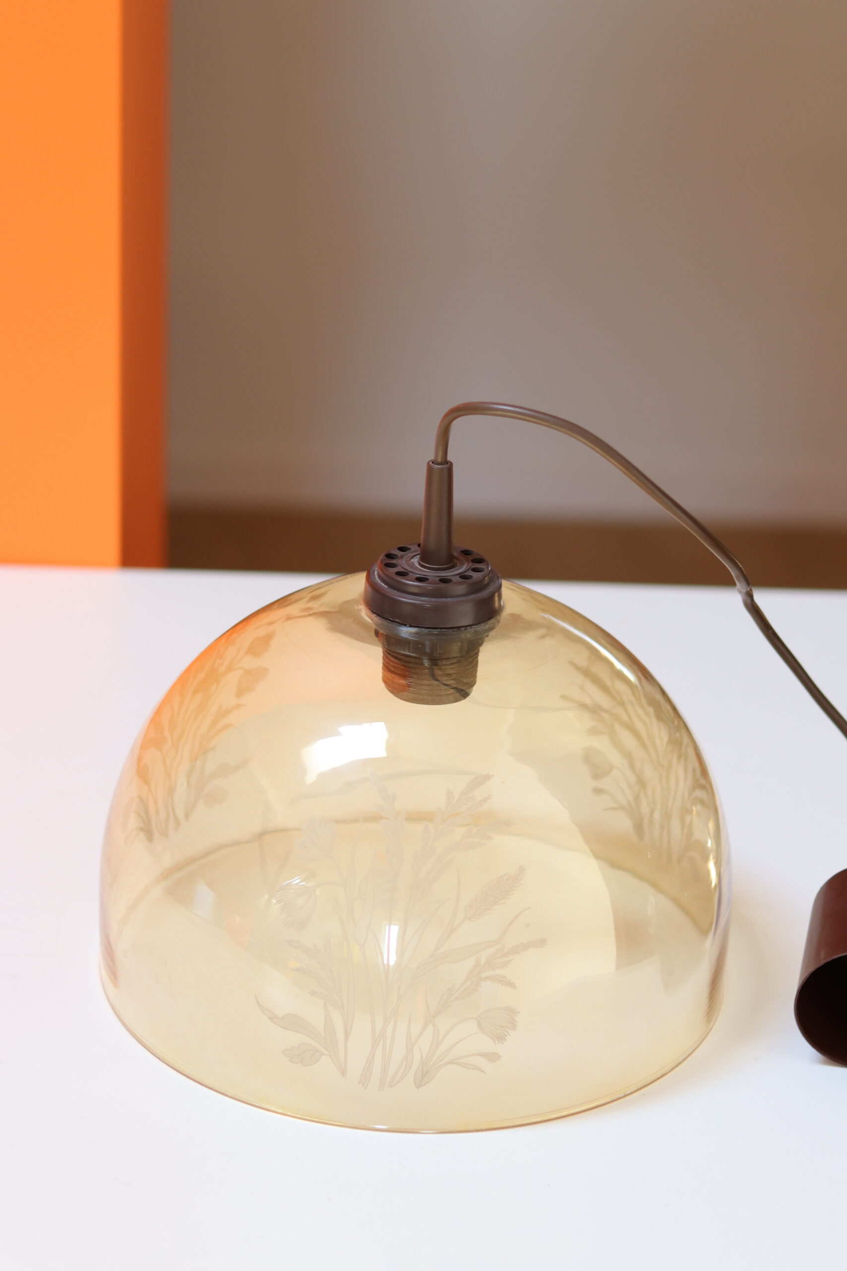 Lampa wisząca ze szklanym kloszem - obrazek 3