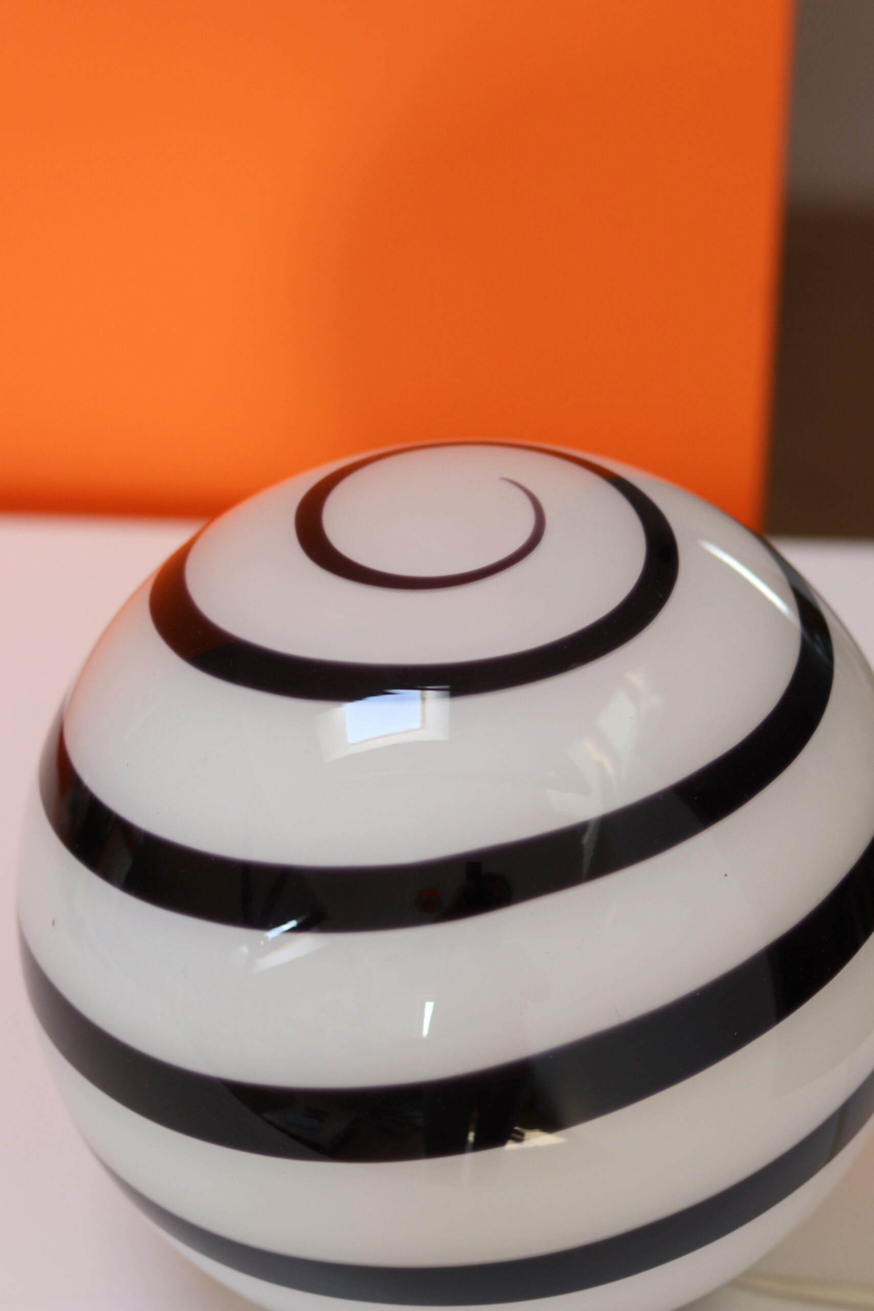 Szklana lampa kula Zebra Wofi Leuchten - obrazek 3