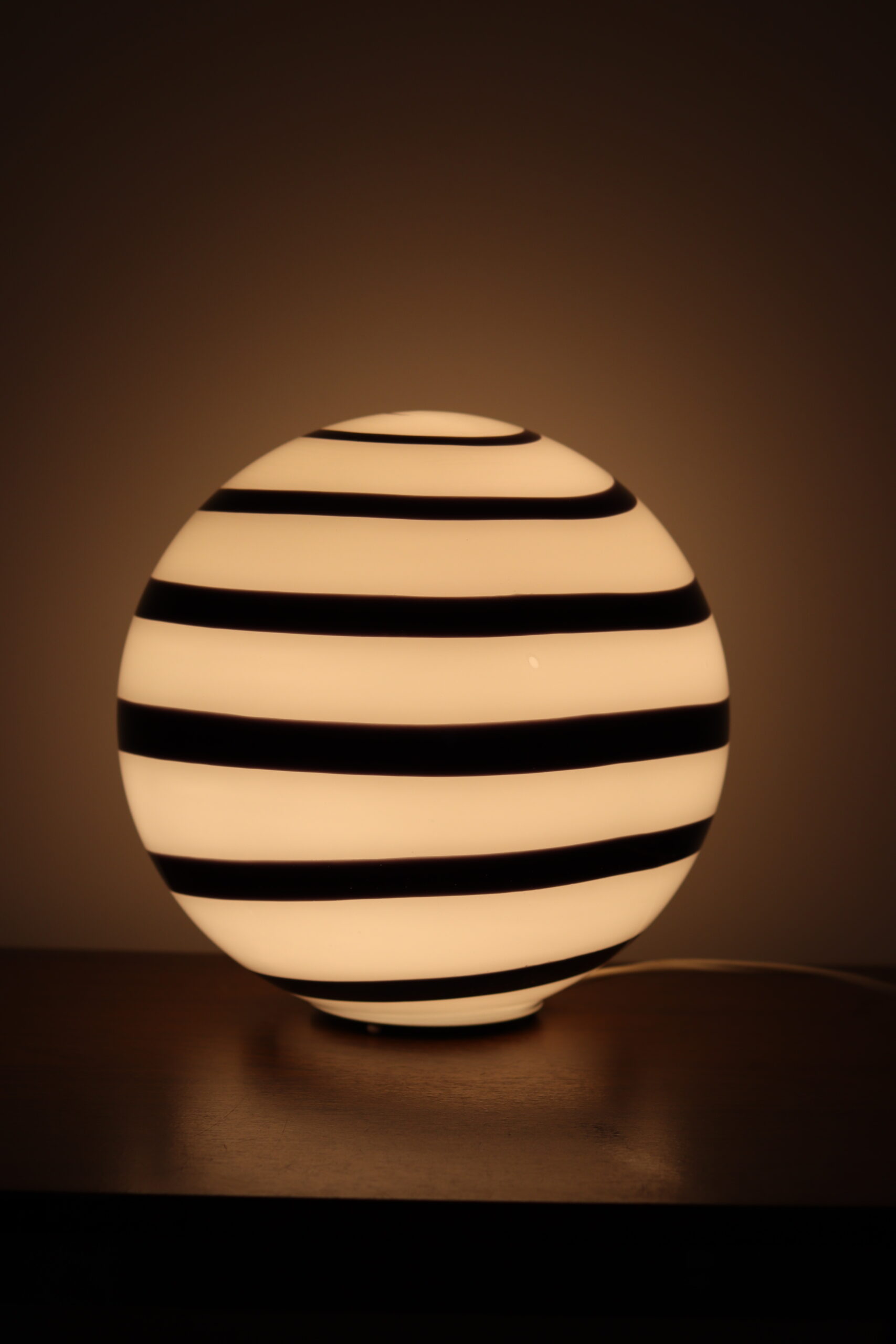 Szklana lampa kula Zebra Wofi Leuchten - obrazek 2
